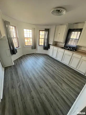 $90,000 | 1402 1402 1/2 State Street, Pekin, IL 61554