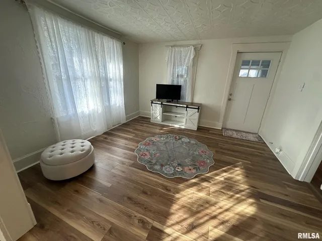 $90,000 | 1402 1402 1/2 State Street, Pekin, IL 61554