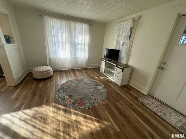 $90,000 | 1402 1402 1/2 State Street, Pekin, IL 61554