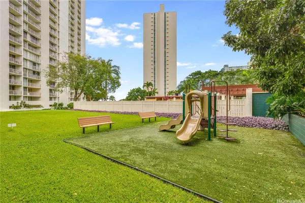 $2,400 | 98-410 Koauka Loop, Unit 4F, Aiea, HI 96701