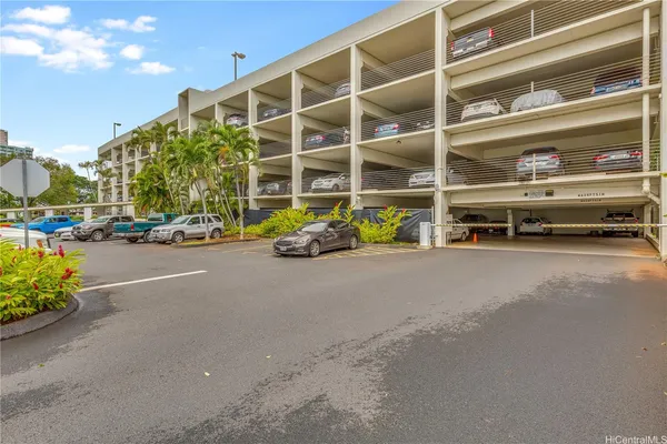 $2,400 | 98-410 Koauka Loop, Unit 4F, Aiea, HI 96701