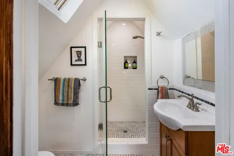 $16,000 | 3340 Durand Drive, Los Angeles, CA 90068