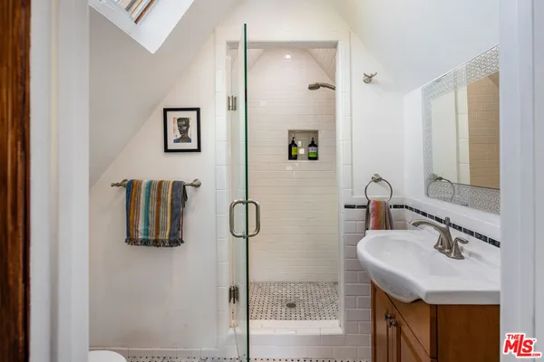 $14,995 | 3340 Durand Drive, Los Angeles, CA 90068