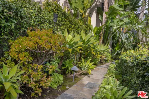 $16,000 | 3340 Durand Drive, Los Angeles, CA 90068