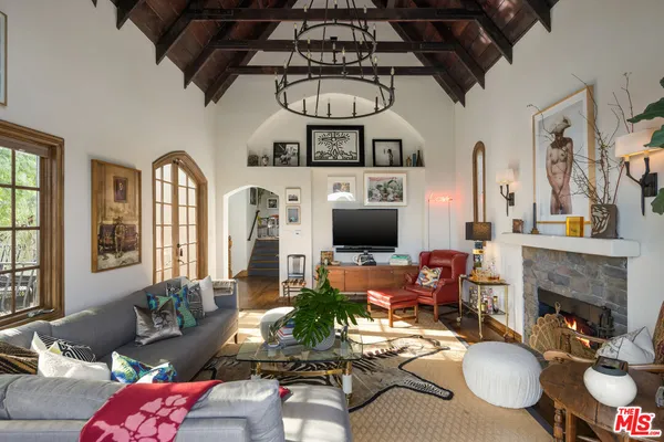 $14,995 | 3340 Durand Drive, Los Angeles, CA 90068