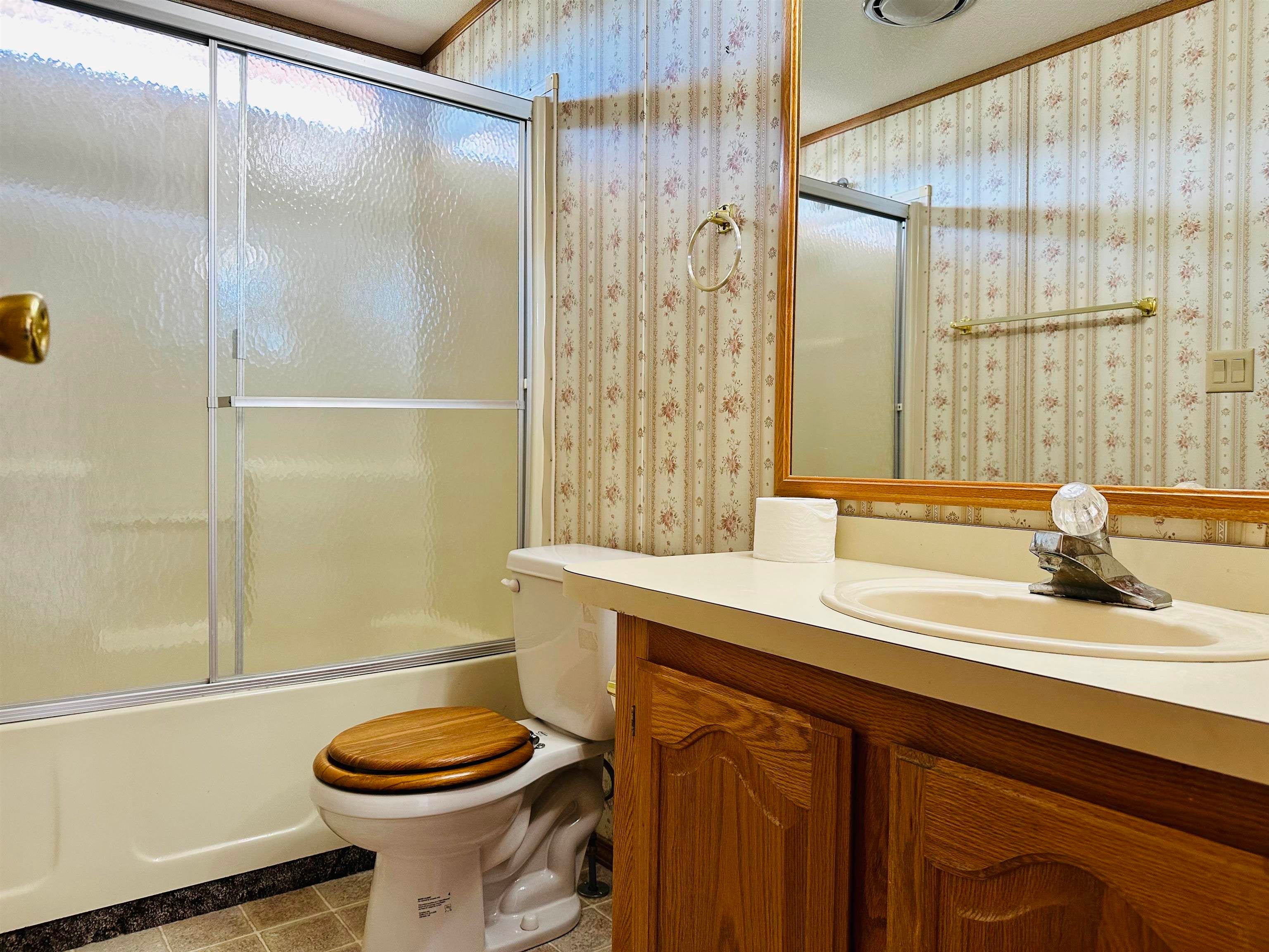 631 Holcomb Road Montague, CA 96064 - Photo 11 of 20 Gallery Image 11