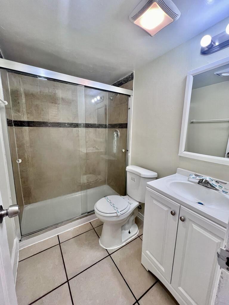 645 Southwest 20th Court, Unit 20 Delray Beach, FL 33445 - Photo 13 of 18 a bathroom with a toilet a sink and shower