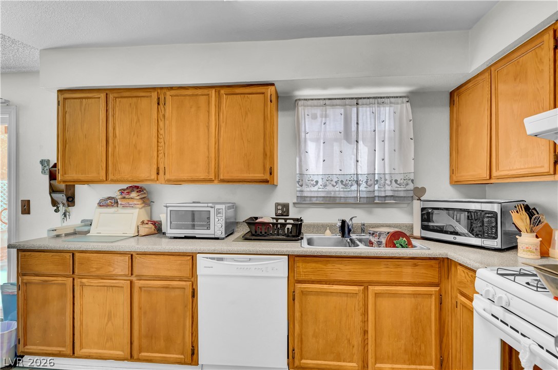 910 Wilson Cliffs Road Las Vegas, NV 89128 - Photo 13 of 31 Gallery Image 13