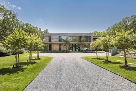 220 2 Holes Water Road, East Hampton, NY 11937