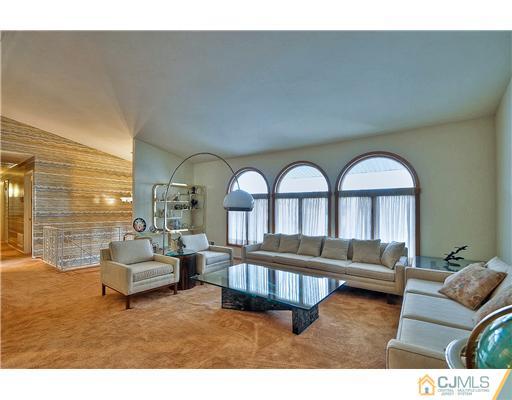 19 Peake Road Edison, NJ 08837 - Photo 2 of 13 Gallery Image 2