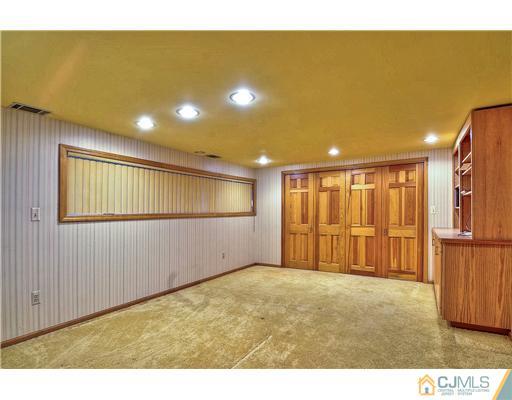 19 Peake Road Edison, NJ 08837 - Photo 11 of 13 Gallery Image 11