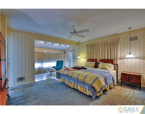 19 Peake Road Edison, NJ 08837 - Photo 9 of 13 Gallery Image 9