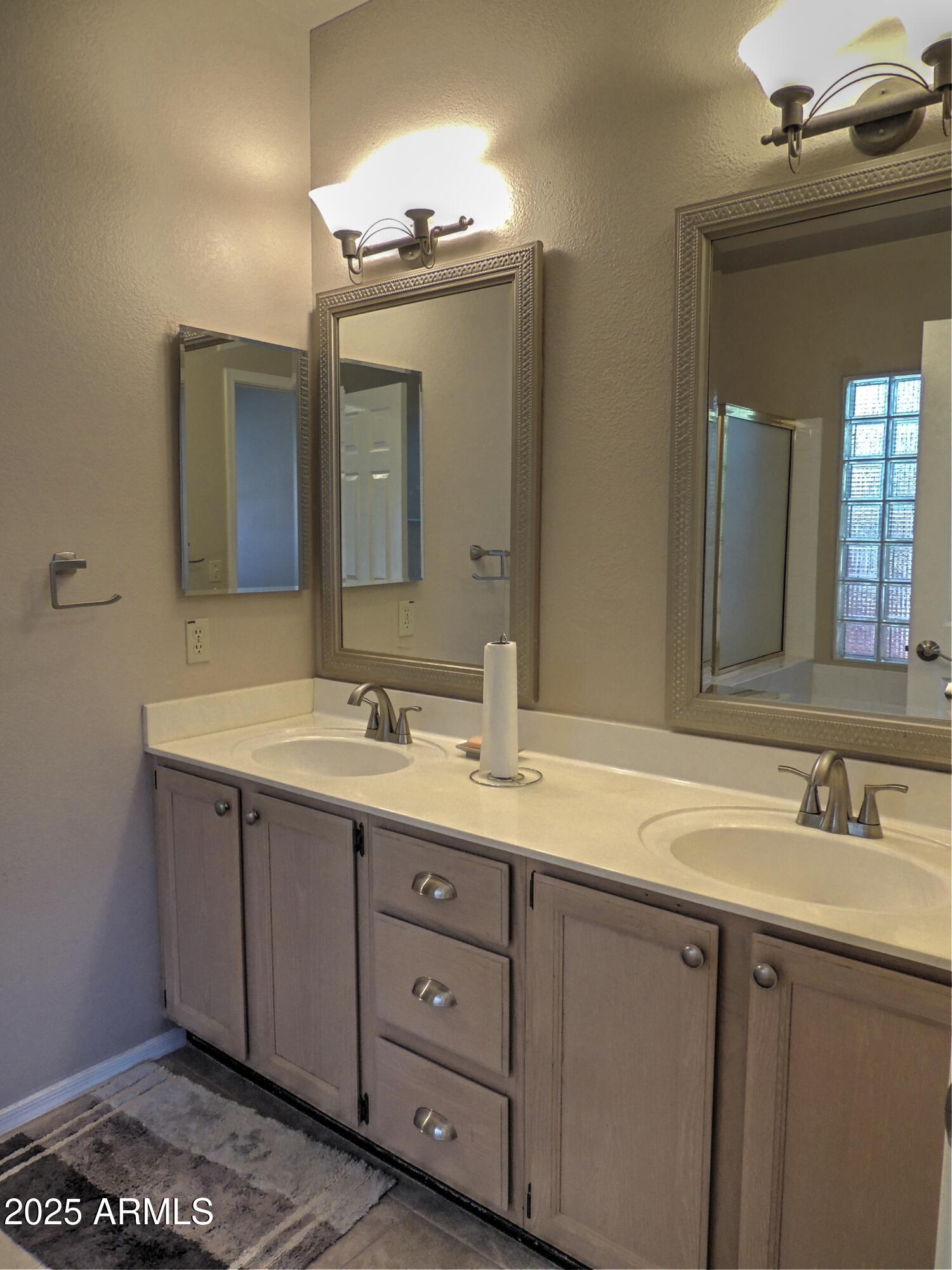 4302 East Rockledge Road Phoenix, AZ 85044 - Photo 12 of 20 10