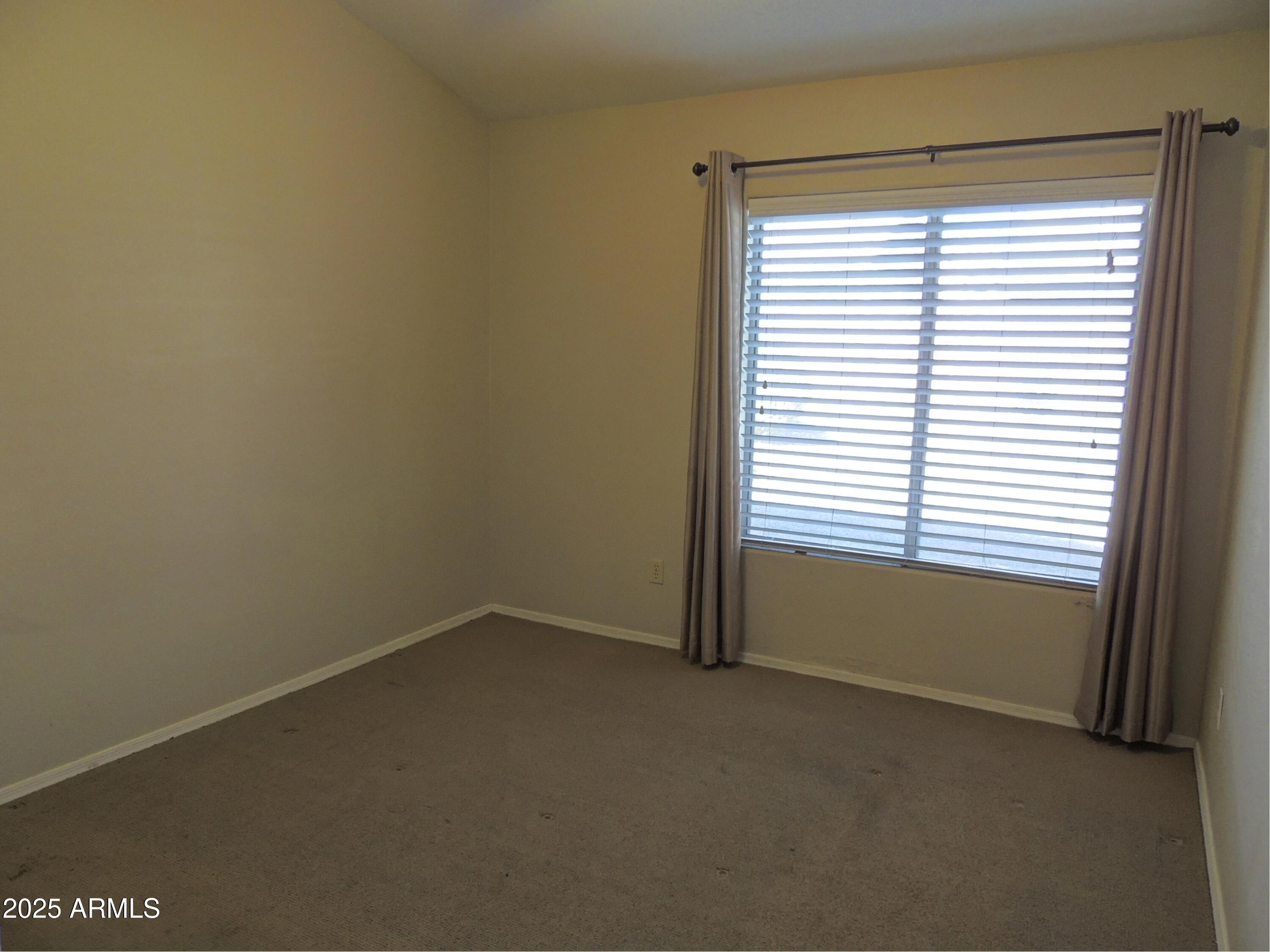 4302 East Rockledge Road Phoenix, AZ 85044 - Photo 14 of 20 12