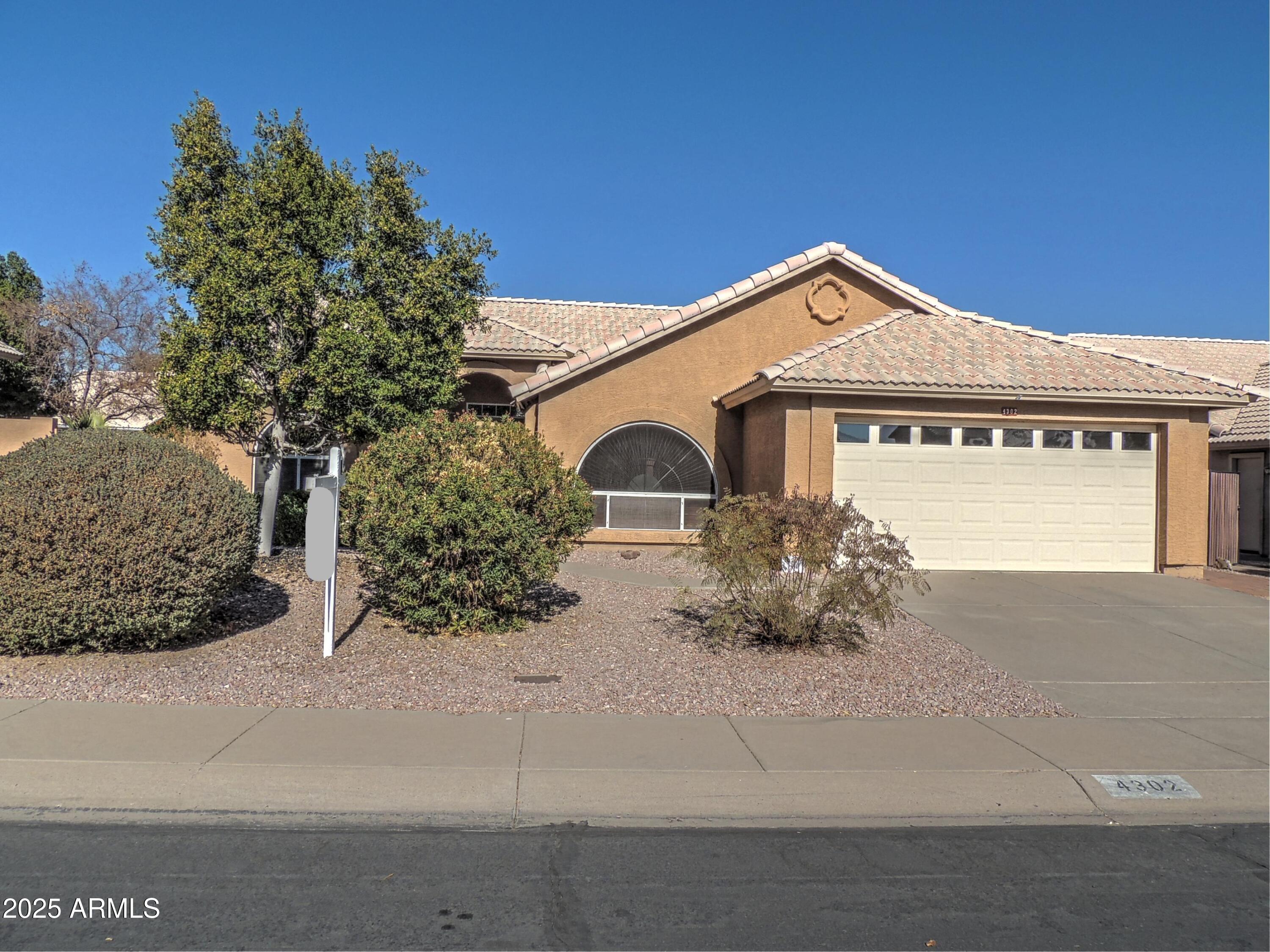 4302 East Rockledge Road Phoenix, AZ 85044 - Photo 2 of 20 1
