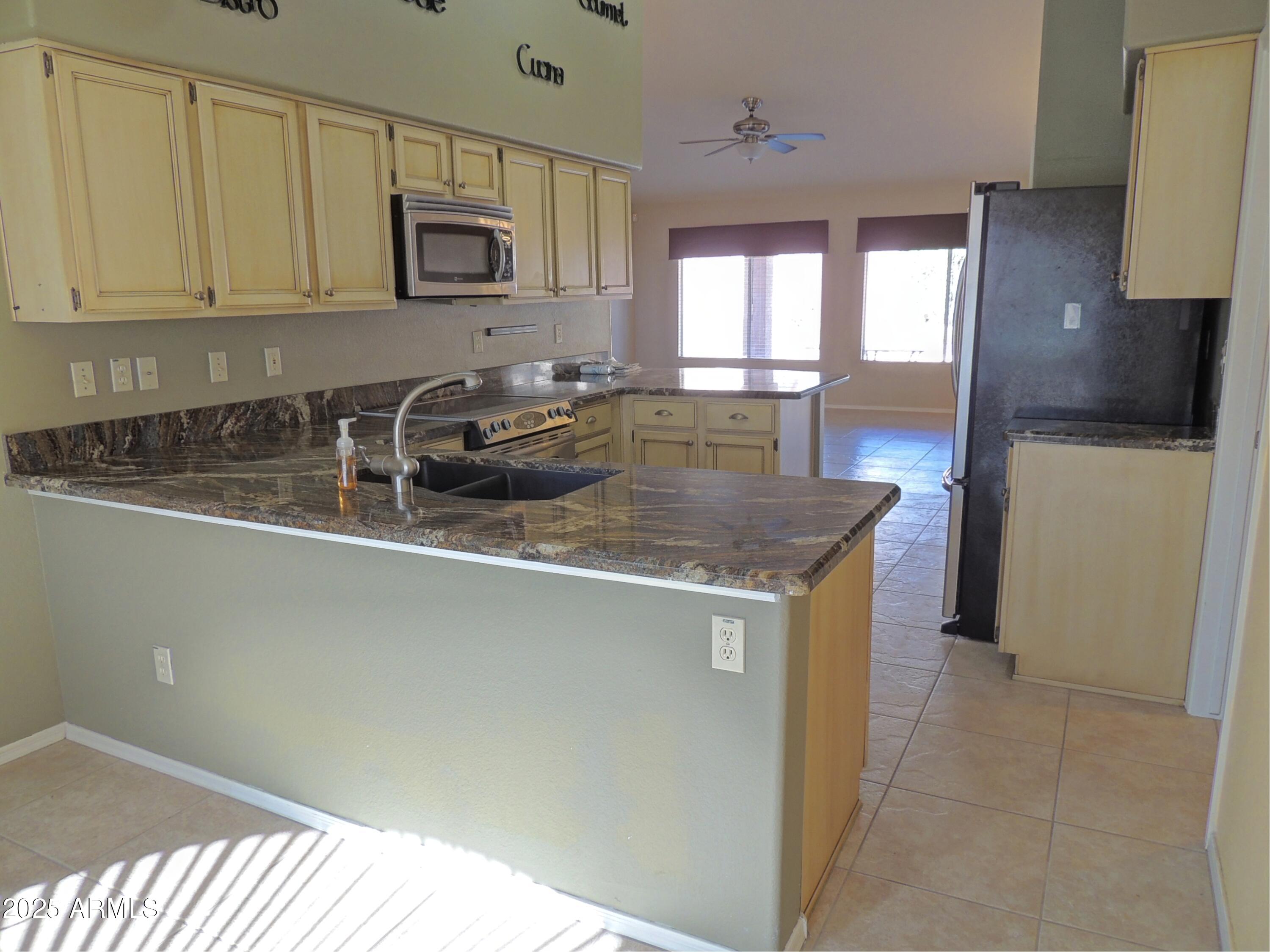 4302 East Rockledge Road Phoenix, AZ 85044 - Photo 4 of 20 2