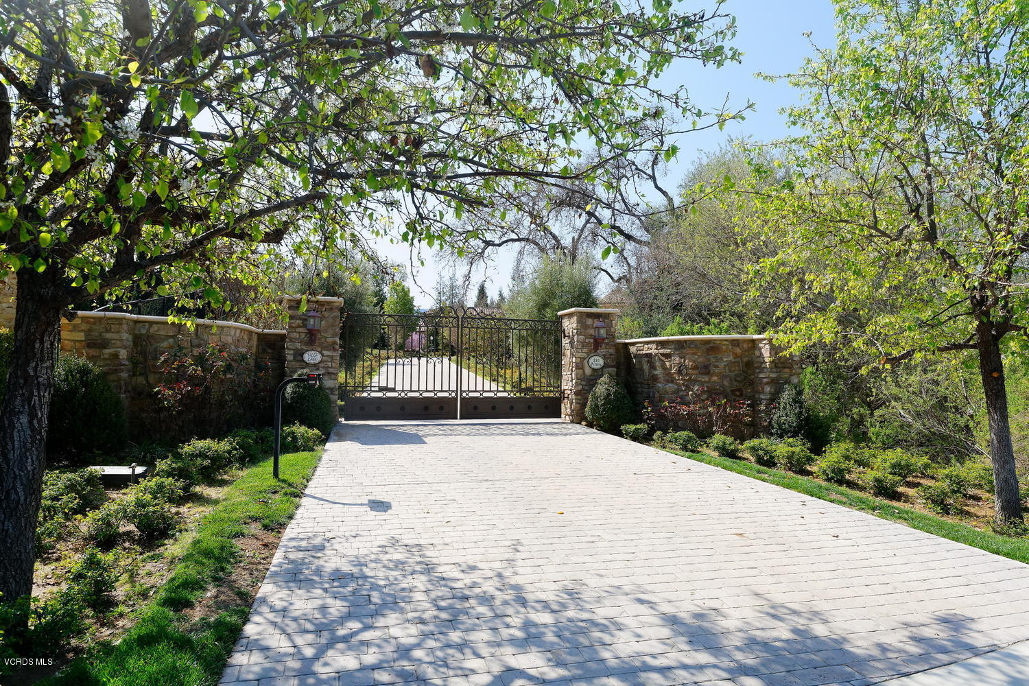 110 West Potrero Road Thousand Oaks, CA 91361 - Photo 2 of 33 a pathway of a yard