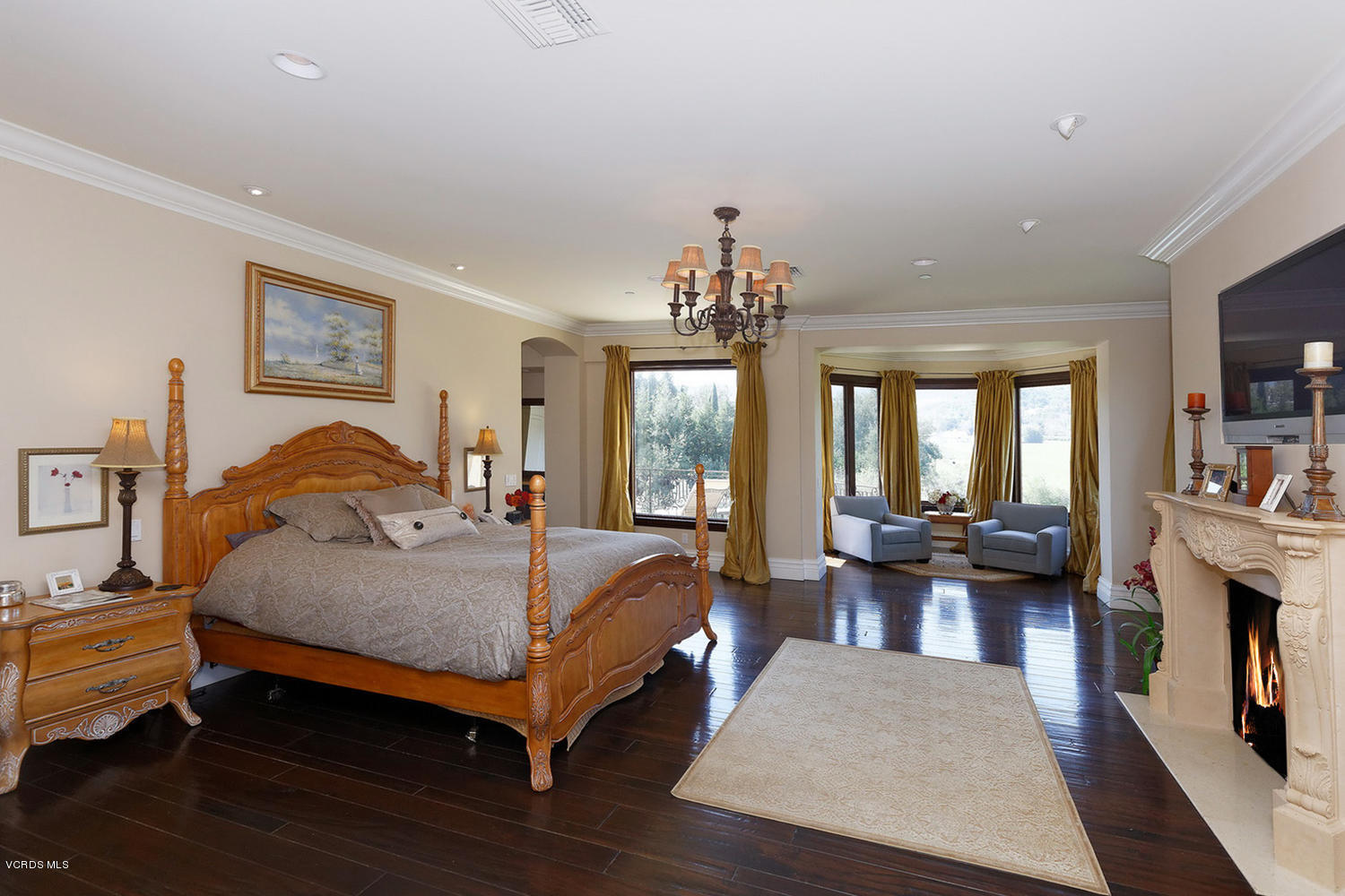 110 West Potrero Road Thousand Oaks, CA 91361 - Photo 16 of 33 a bed room with a bed and furniture