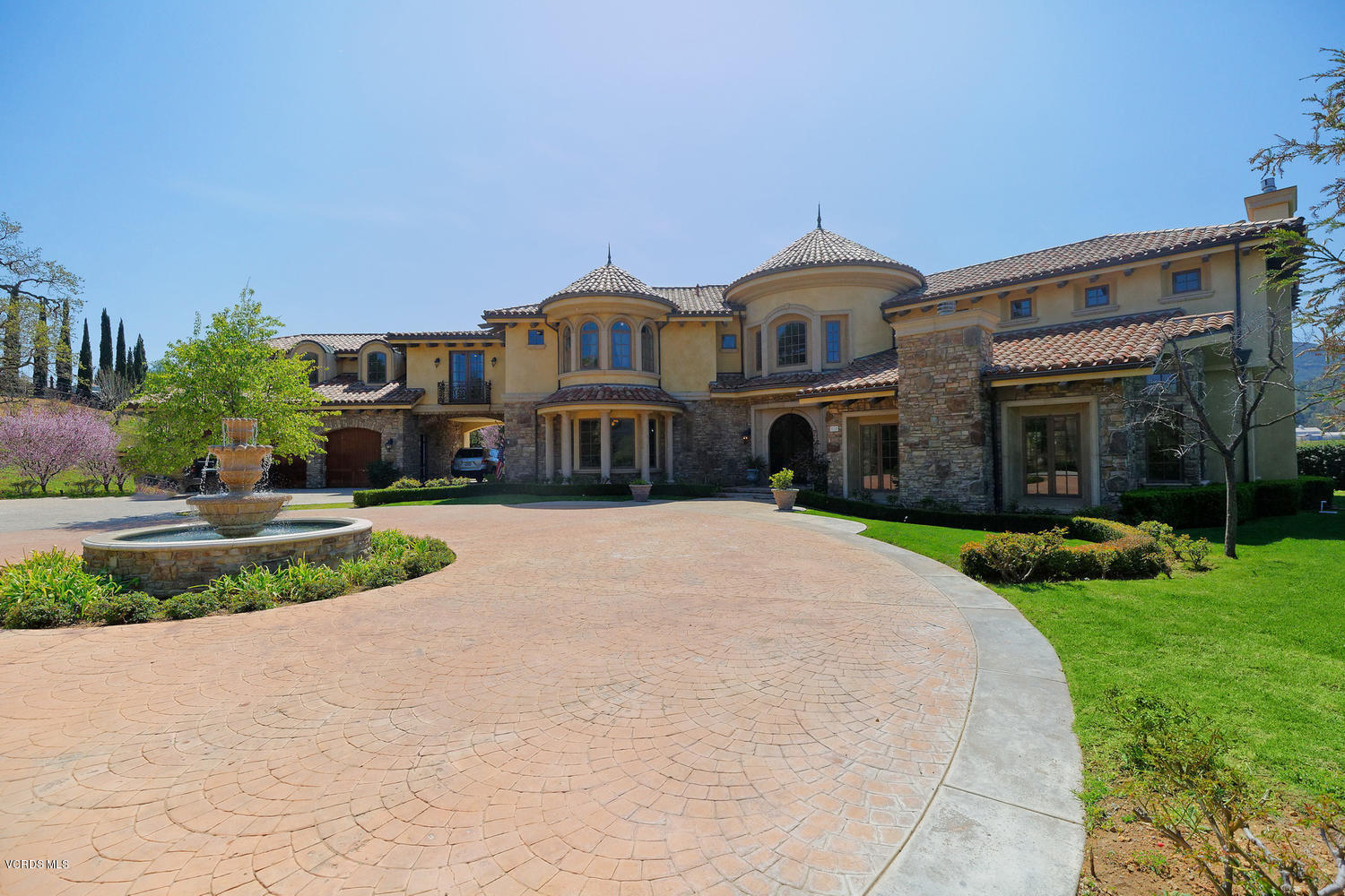110 West Potrero Road Thousand Oaks, CA 91361 - Photo 3 of 33 a front view of a house with a yard