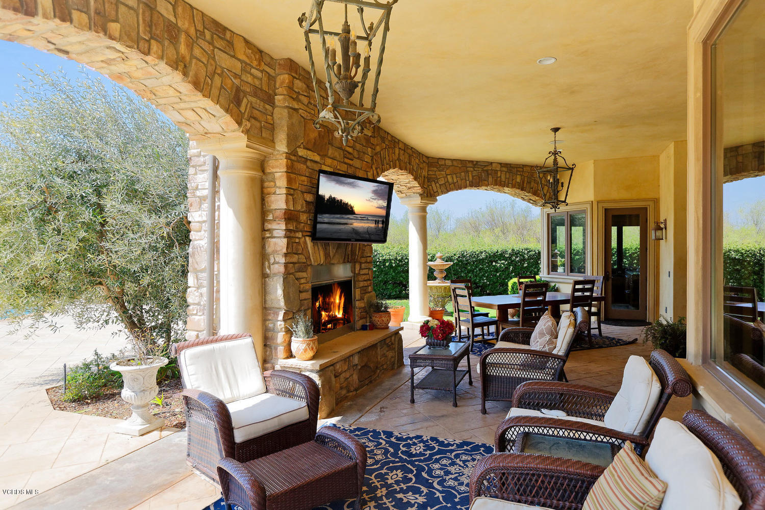 110 West Potrero Road Thousand Oaks, CA 91361 - Photo 25 of 33 a outdoor living space with furniture