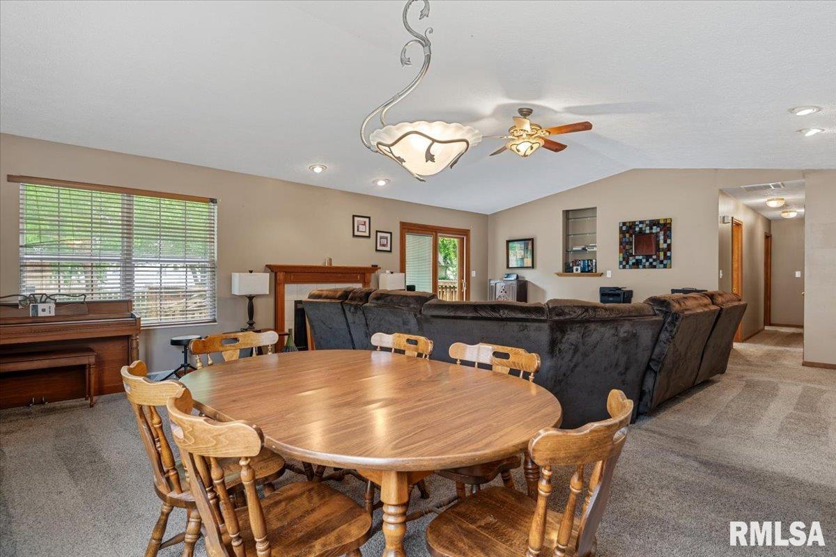 1216 Dani Lane Springfield, IL 62712 - Photo 9 of 32