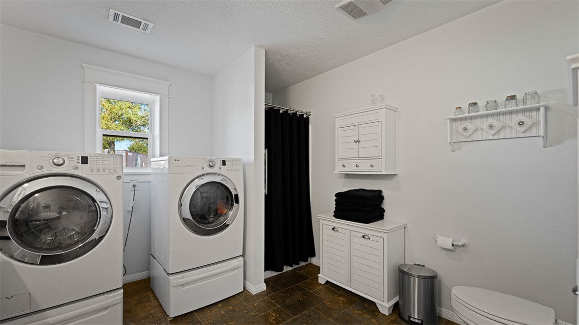 11258 Providence Road Hearne, TX 77859 - Photo 22 of 39 a utility room with dryer and washer