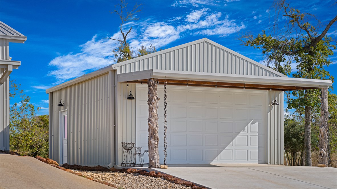 11258 Providence Road Hearne, TX 77859 - Photo 5 of 39 a view of a balcony