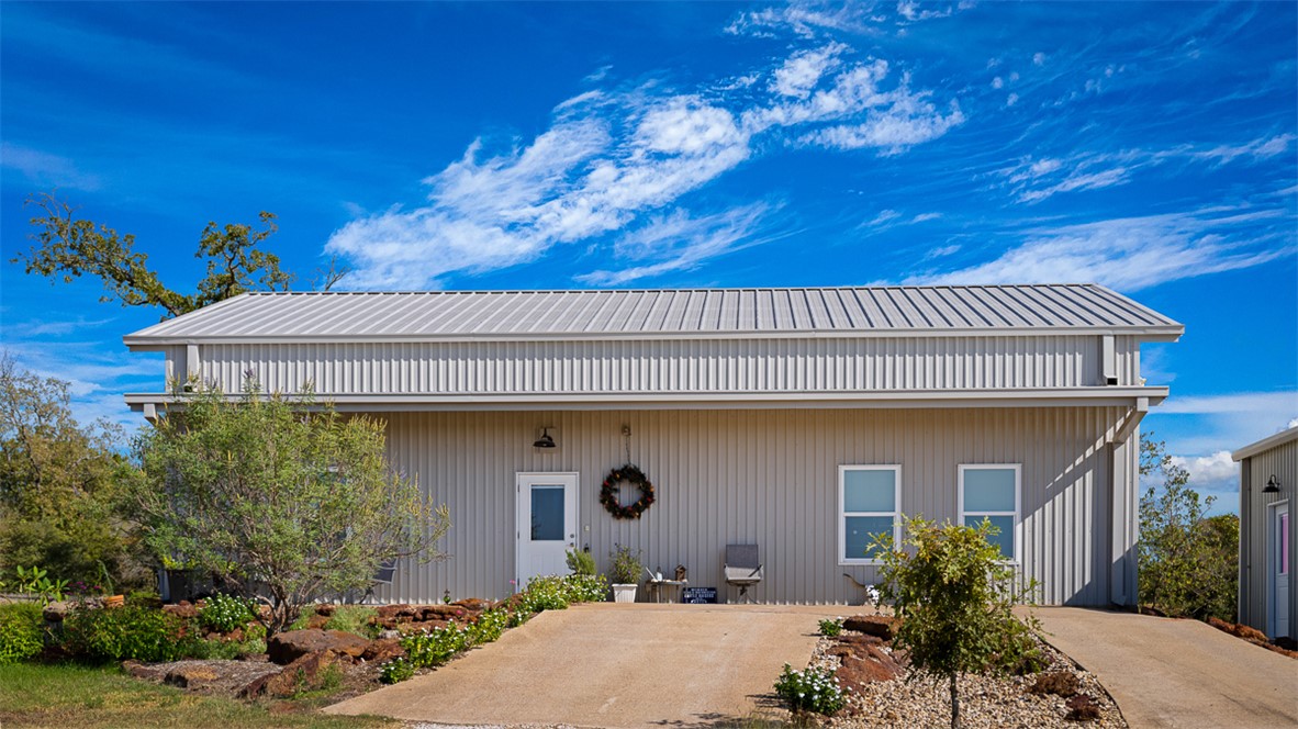 11258 Providence Road Hearne, TX 77859 - Photo 6 of 39 a front view of a house