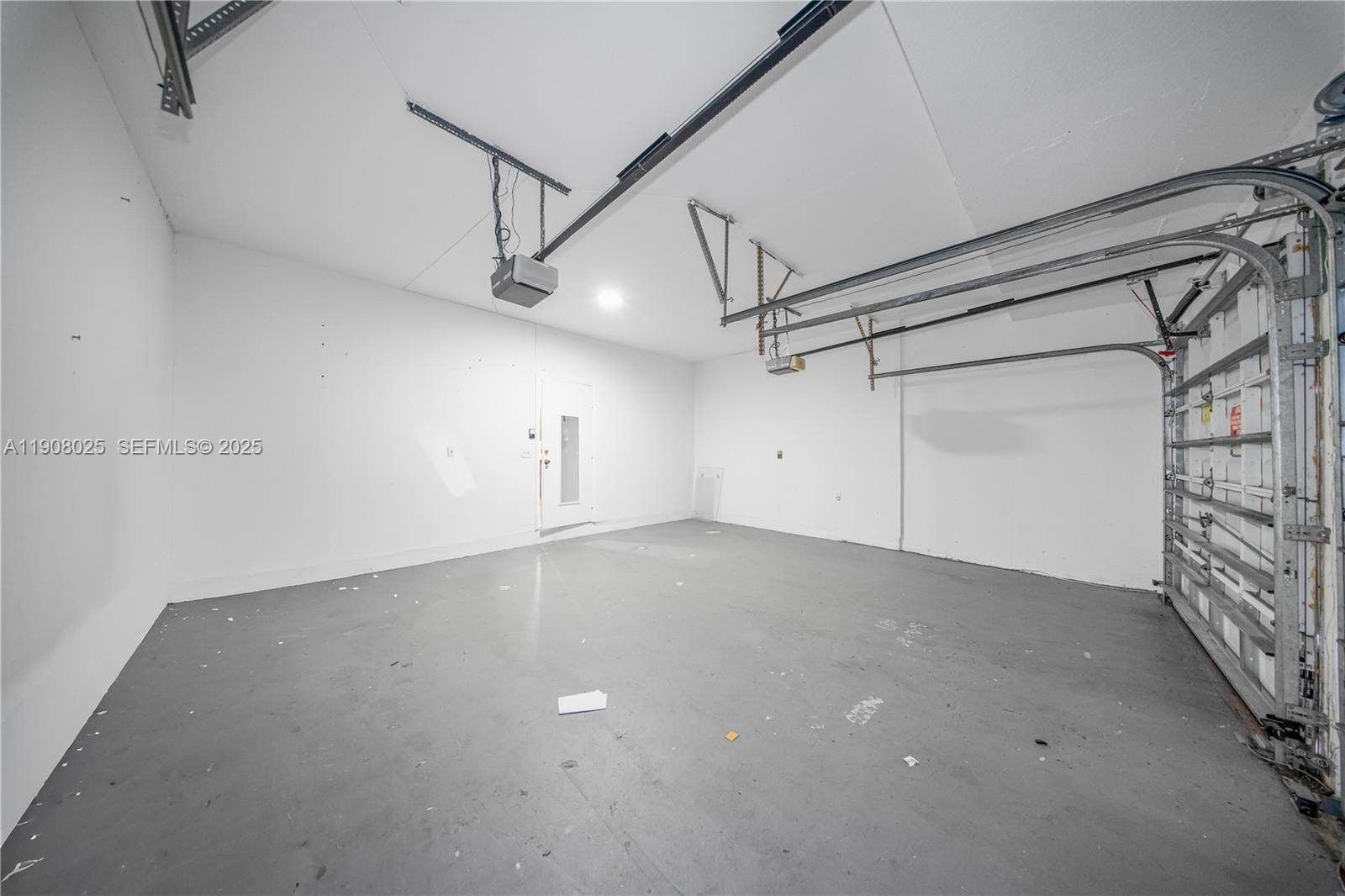 13868 Southwest 38th Terrace Miami, FL 33175 - Photo 11 of 30 a view of a garage