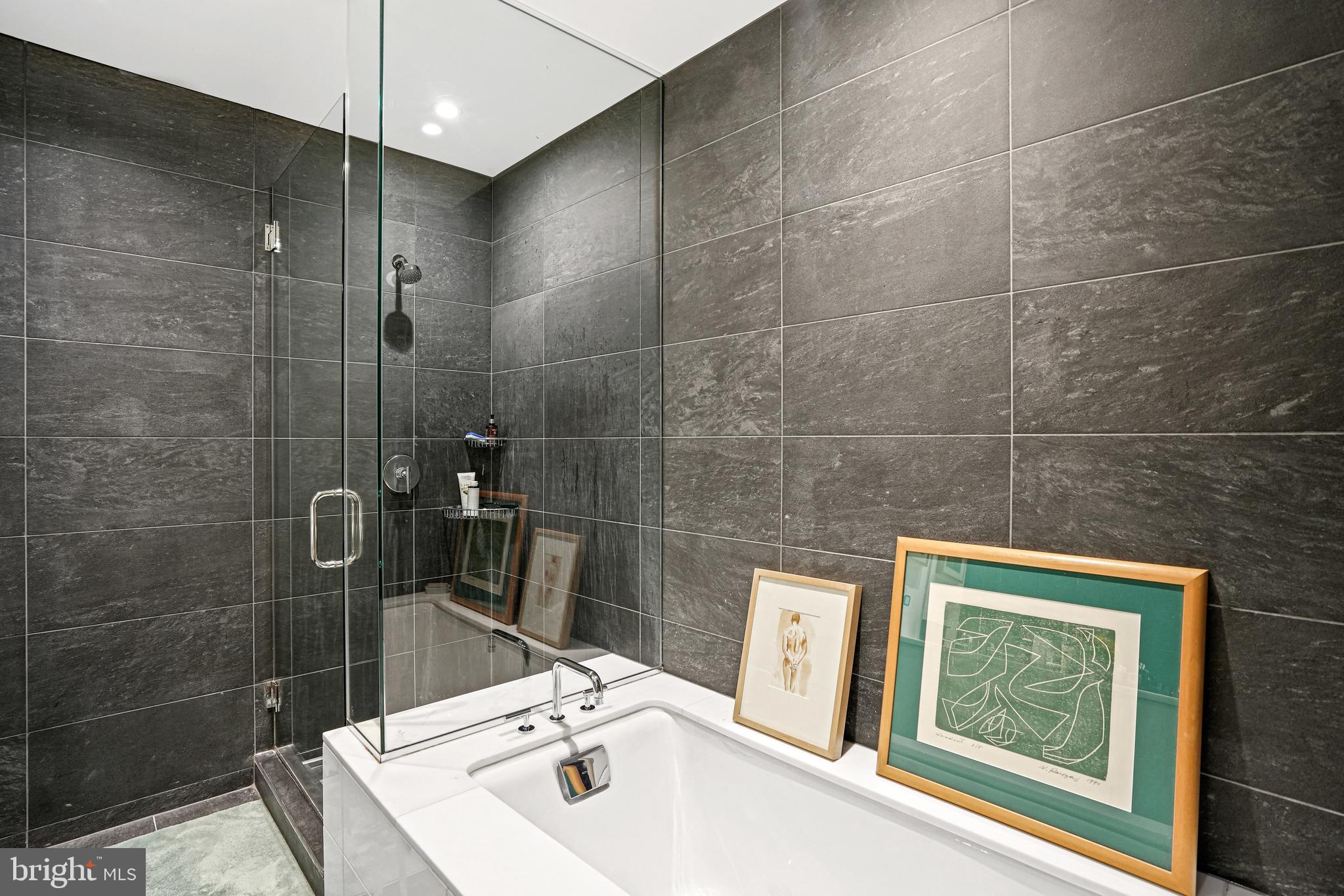 1177 22nd Street Northwest, Unit 8J Washington, DC 20037 - Photo 17 of 23 Primary Bath