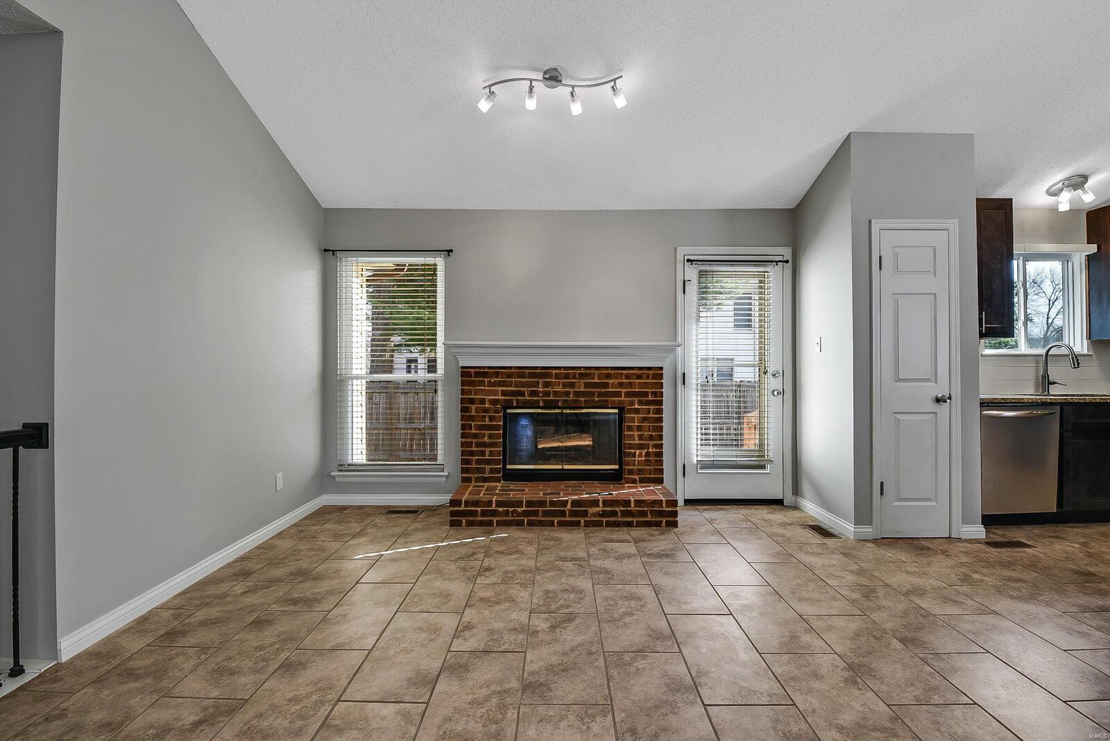 914 Sulphur Spring Road Manchester, MO 63021 - Photo 5 of 15 Gallery Image 5