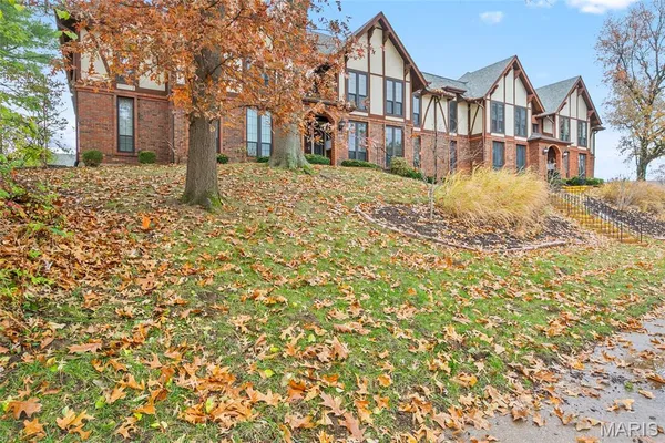 $183,000 | 1026 Kehrs Mill Road, Unit 4, Ballwin, MO 63011