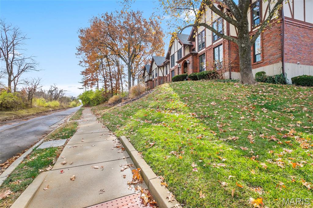 1026 Kehrs Mill Road, Unit 4 Ballwin, MO 63011 - Photo 4 of 30