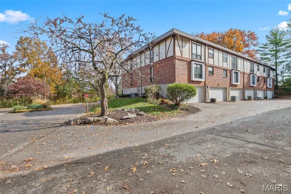 $183,000 | 1026 Kehrs Mill Road, Unit 4, Ballwin, MO 63011