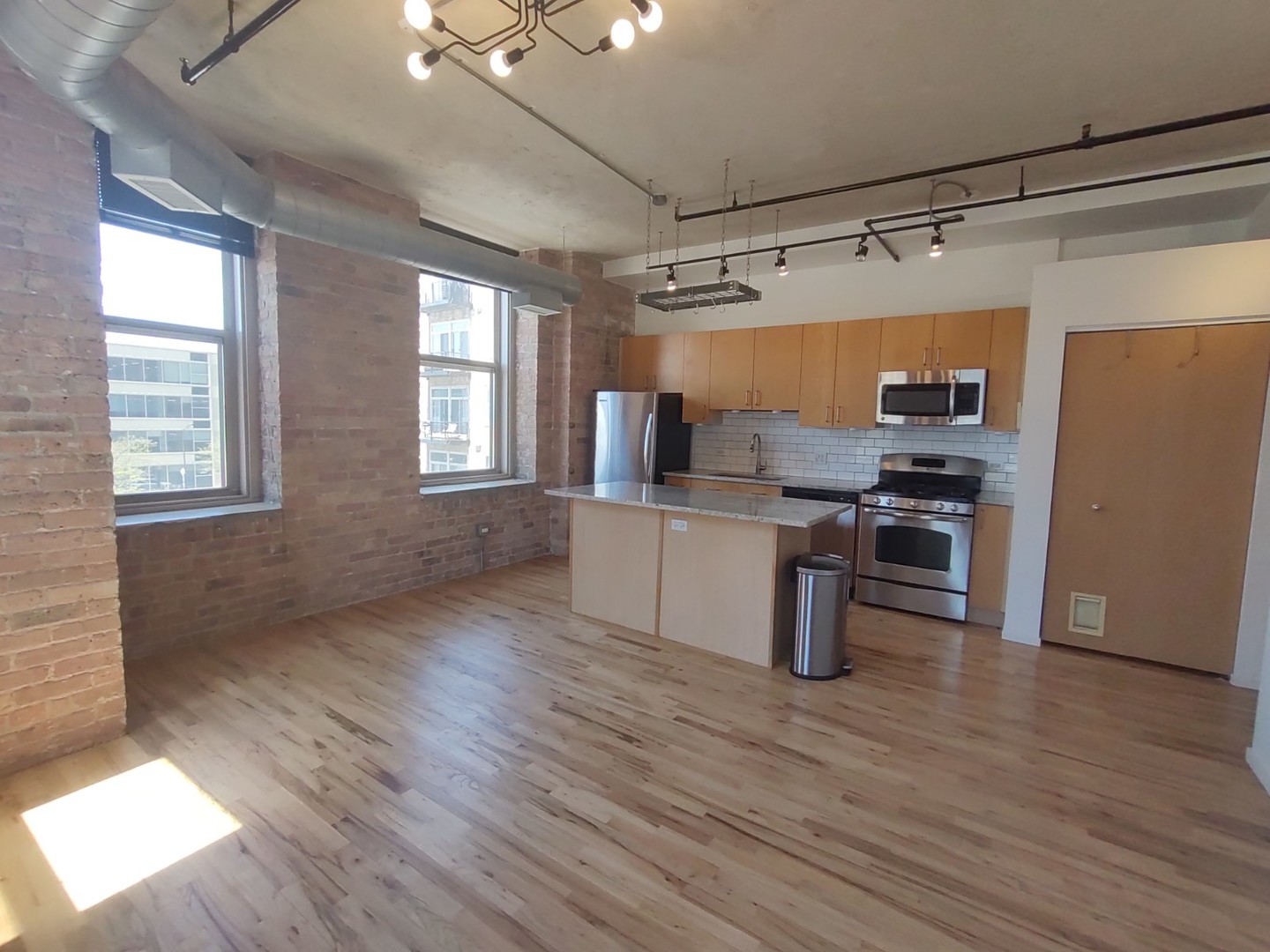 420 South Clinton Street, Unit 302 Chicago, IL 60607 - Photo 5 of 21