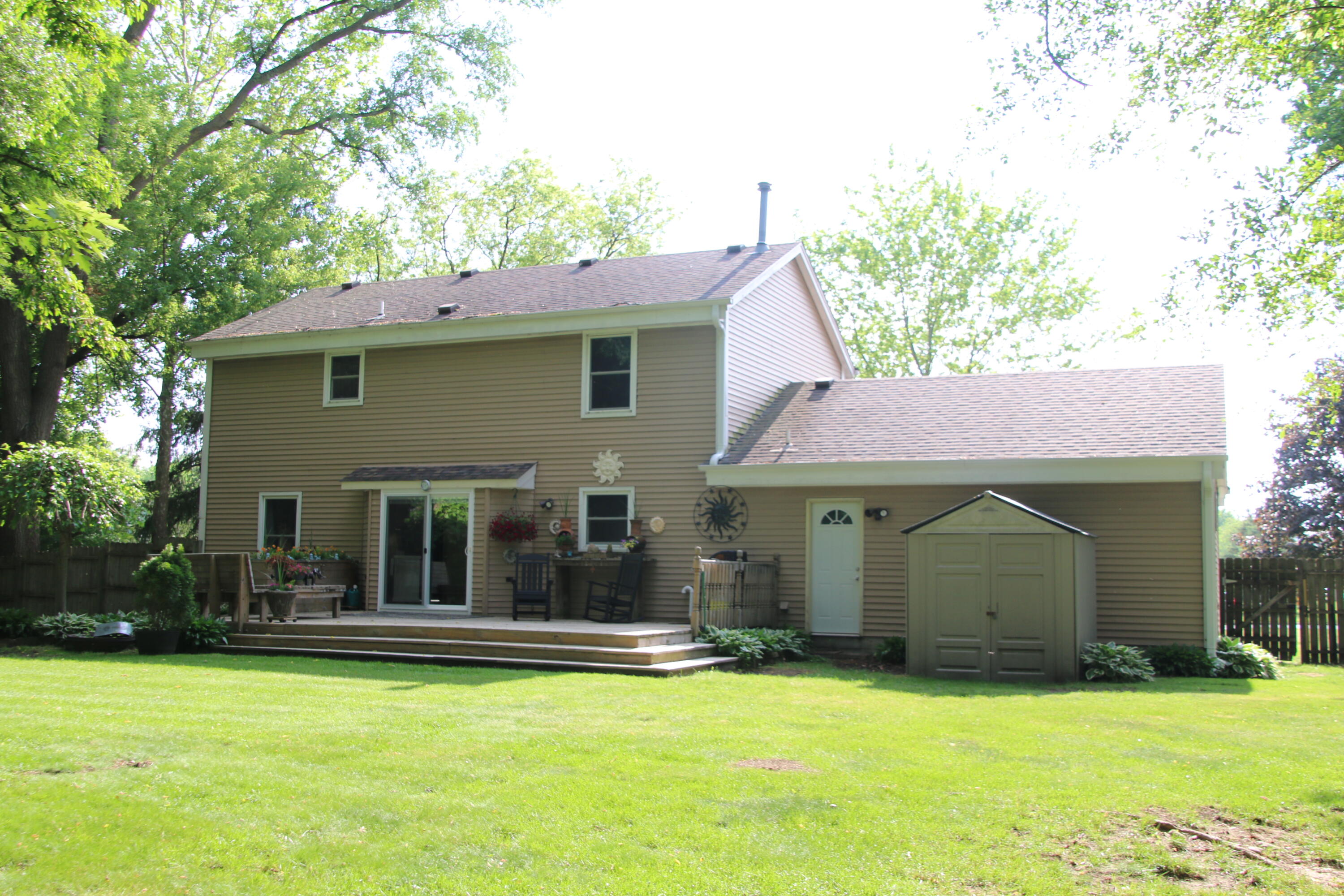 1400 South Ridgeway Road New Berlin, WI 53146 - Photo 3 of 31 Rear