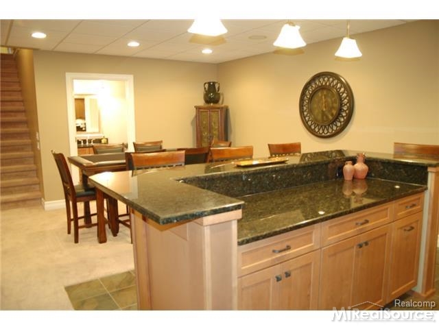 476 Oakbridge Drive Rochester, MI 48306 - Photo 31 of 38 31227983-30.JPG