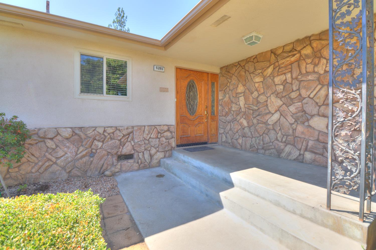 6265 North Colonial Avenue Fresno, CA 93704 - Photo 2 of 22 a living room with furniture and a rug