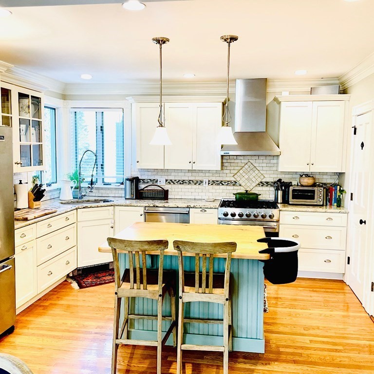 35 Wellesley Street Weston, MA 02493 - Photo 1 of 10