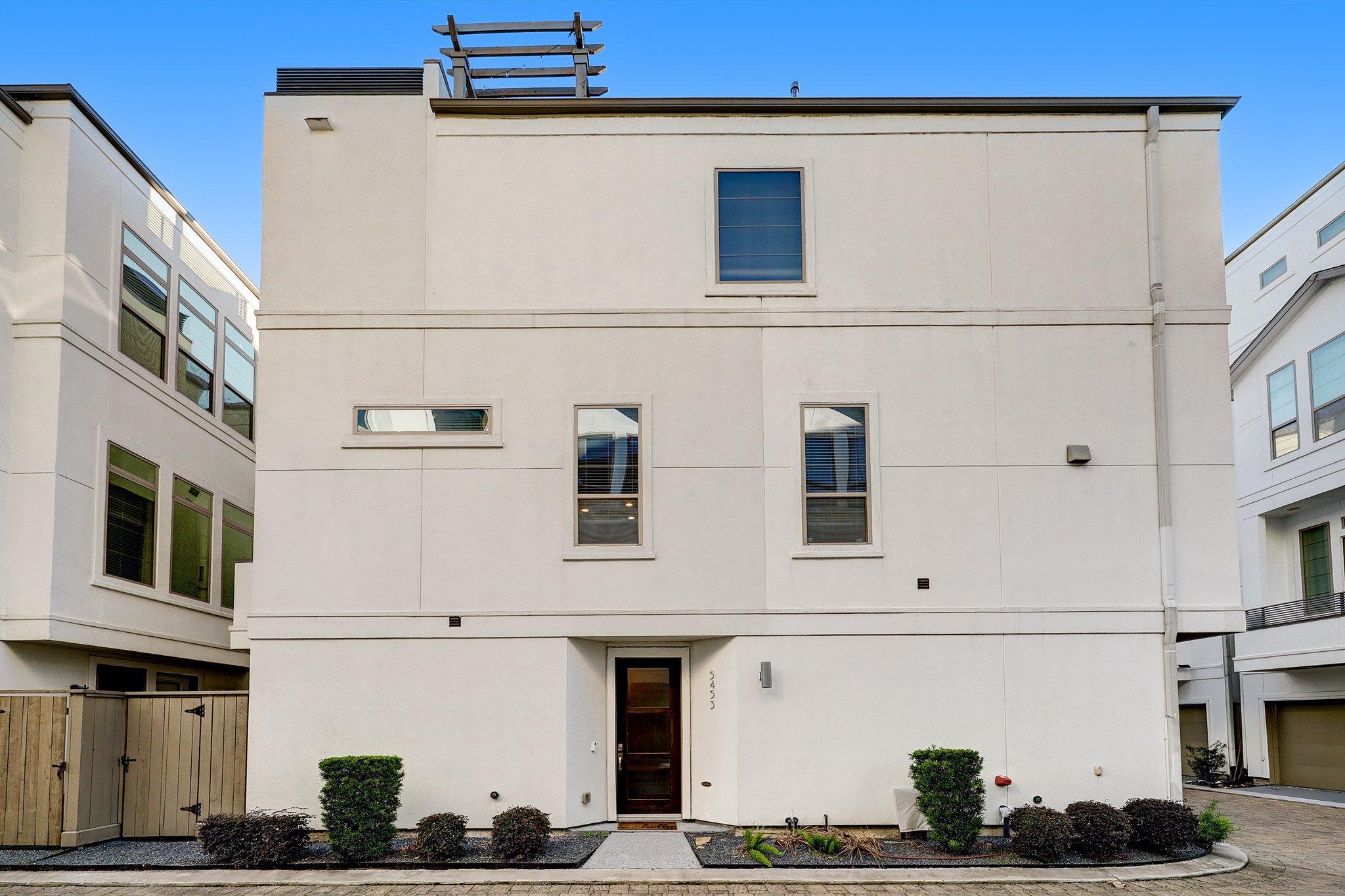 5453 Larkin Street Houston, TX 77007 - Photo 2 of 38 a view of building with grey walls