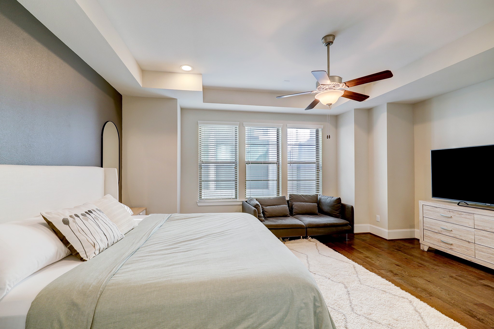 5453 Larkin Street Houston, TX 77007 - Photo 22 of 38 a bedroom with a bed and a flat screen tv
