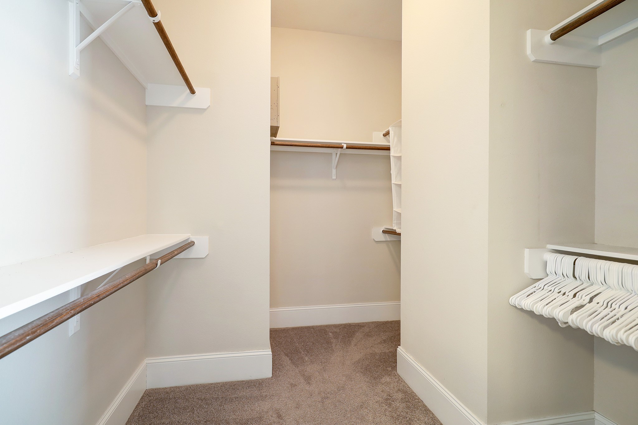 5453 Larkin Street Houston, TX 77007 - Photo 25 of 38 a view of a hallway with closet