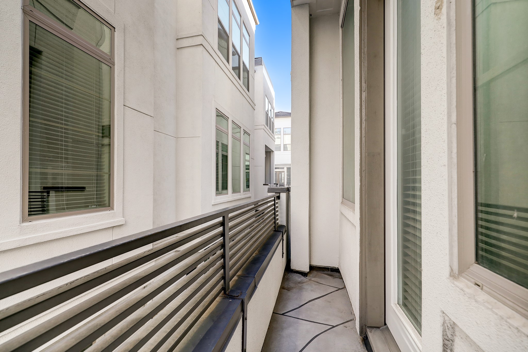 5453 Larkin Street Houston, TX 77007 - Photo 29 of 38 a view of a balcony and an entryway