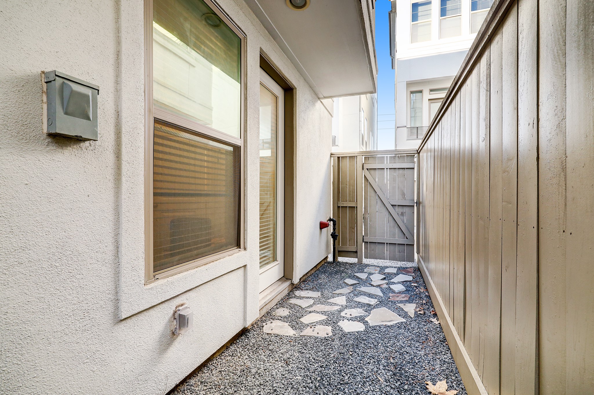 5453 Larkin Street Houston, TX 77007 - Photo 30 of 38 a view of front door