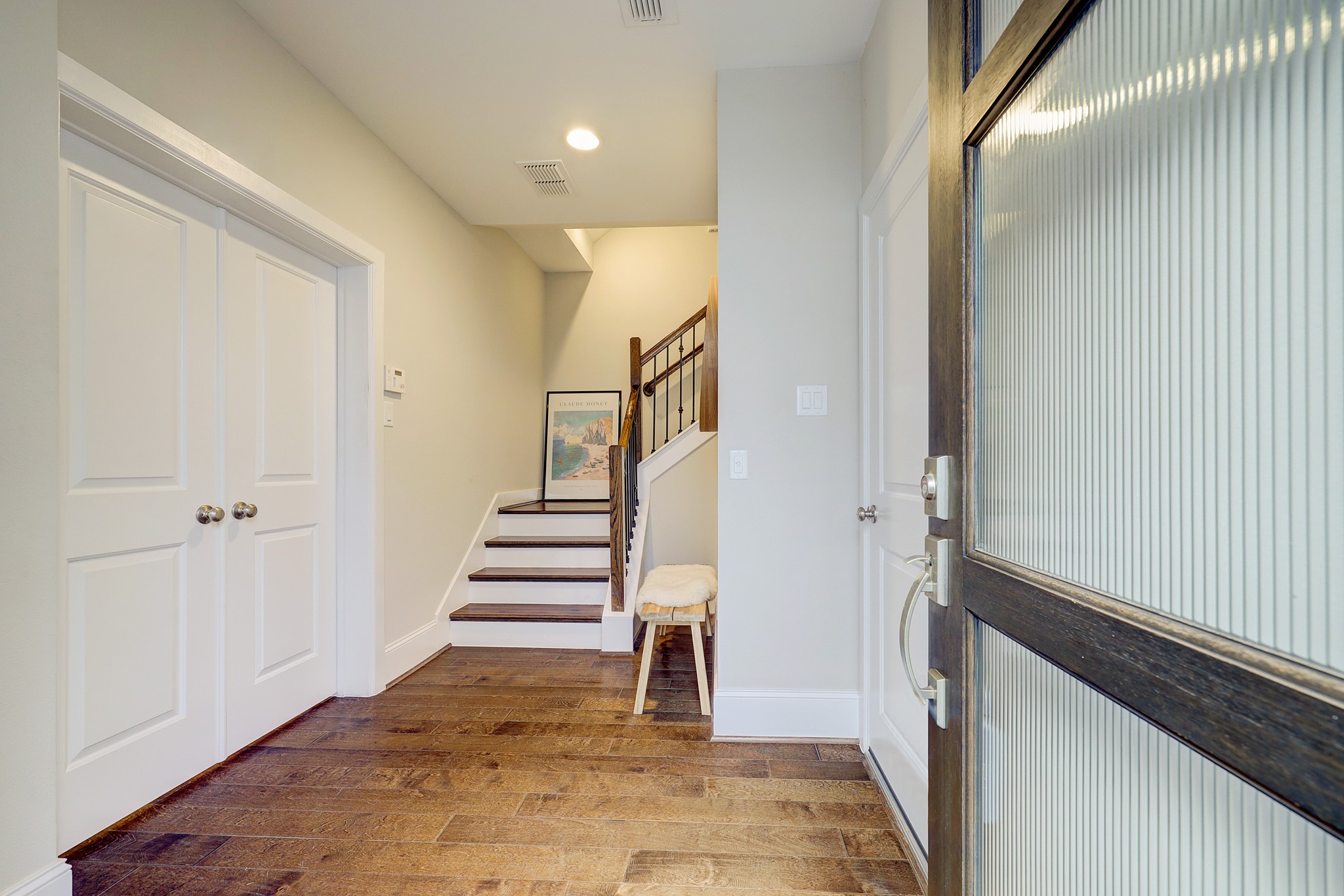 5453 Larkin Street Houston, TX 77007 - Photo 4 of 38 a view of entryway