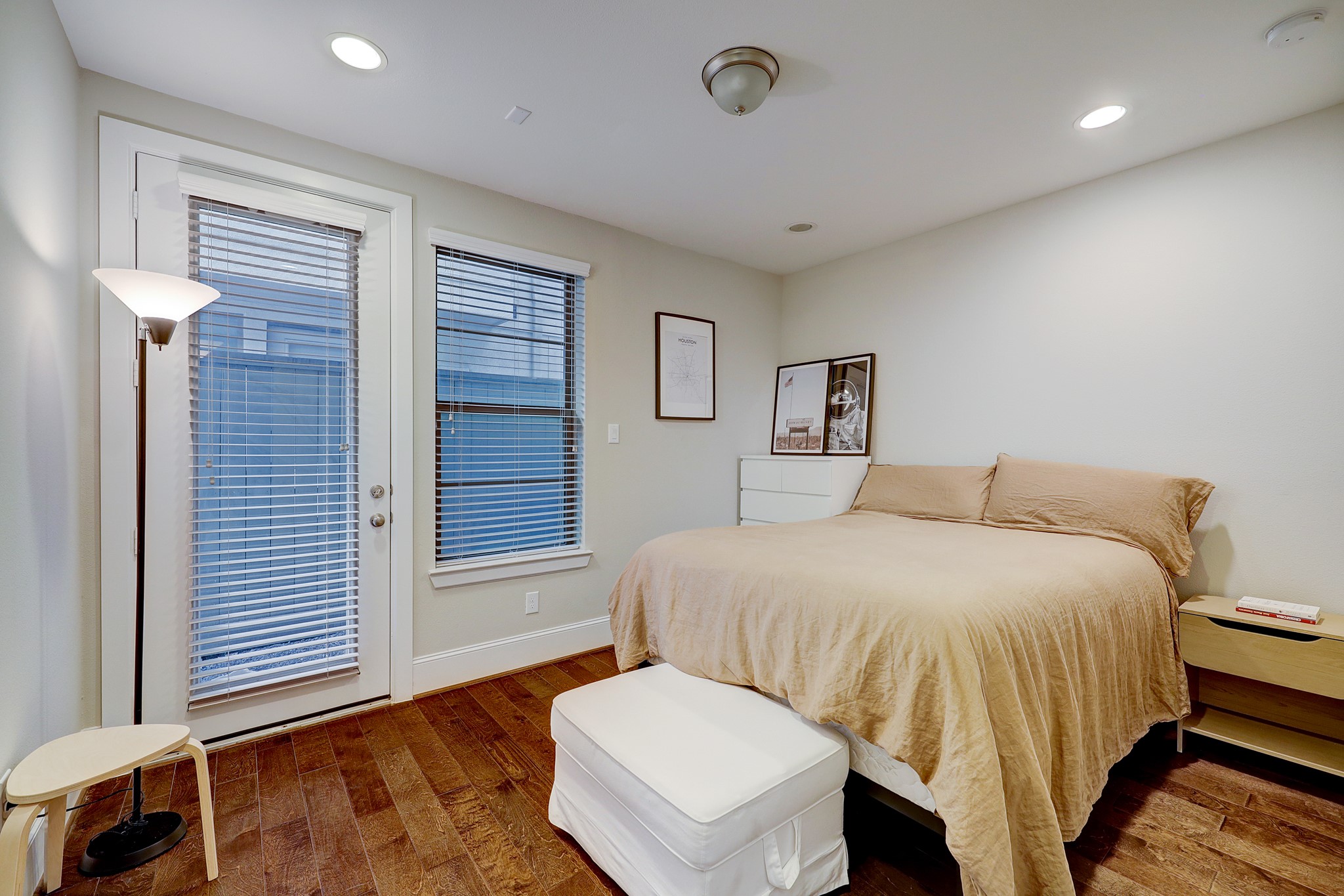 5453 Larkin Street Houston, TX 77007 - Photo 5 of 38 a bedroom with a bed and a window