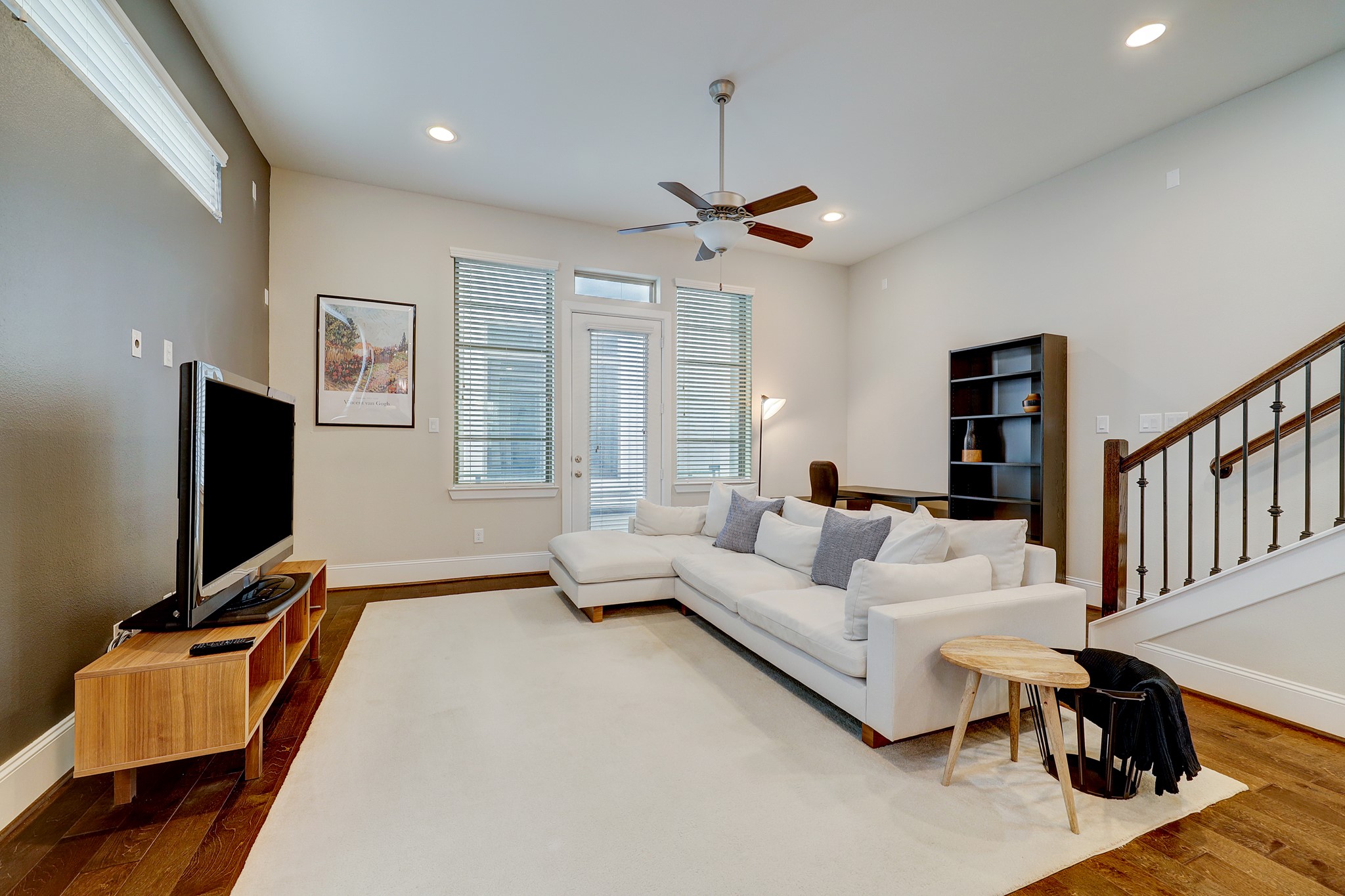 5453 Larkin Street Houston, TX 77007 - Photo 8 of 38 a living room with furniture and a flat screen tv