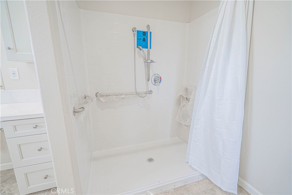 10540 Darling Road Agua Dulce, CA 91390 - Photo 35 of 56 Primary shower