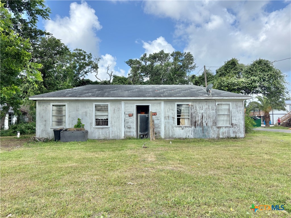 209 7th Street Port O'Connor, TX 77982 - Photo 6 of 11