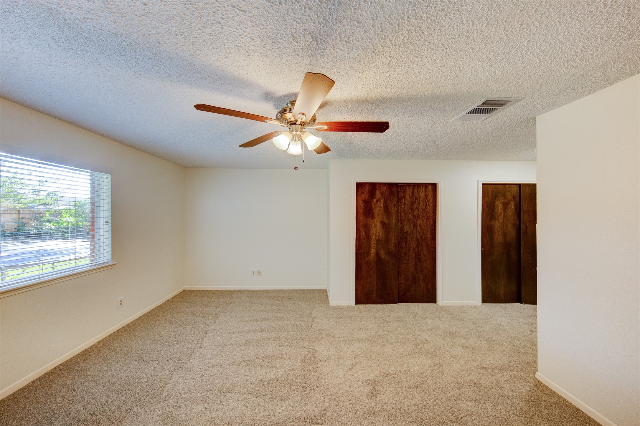 15802 Mill Point Drive Houston, TX 77059 - Photo 14 of 23 en view interior of the house